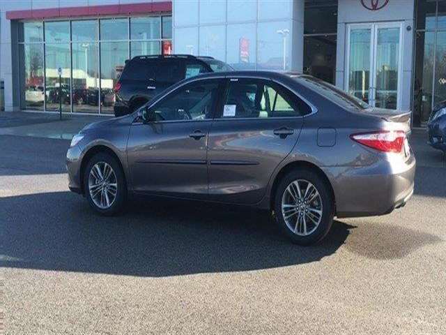 2017 Toyota Camry SE 4dr Sedan